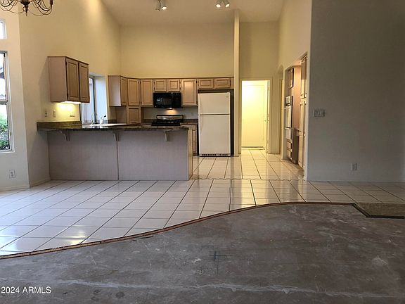5th image of 8927 W ROSEMONTE Drive