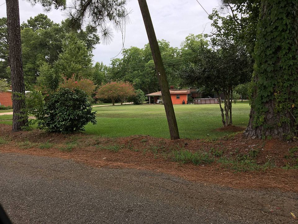 2nd image of 555 Trace St