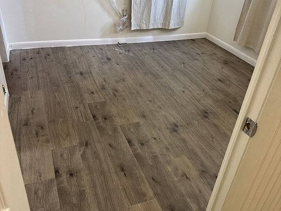 3rd image of 975 SW 2nd St APT 4