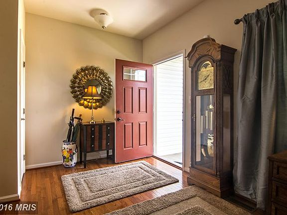 3rd image of 204 Erin Russel Ct