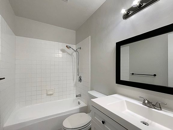 3rd image of 5818 Roanoke St