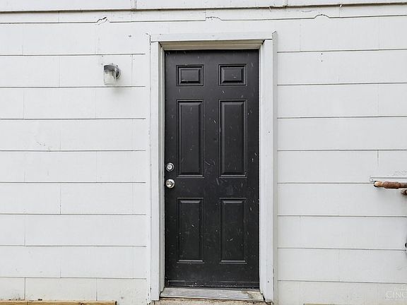 5th image of 2497 Ontario St