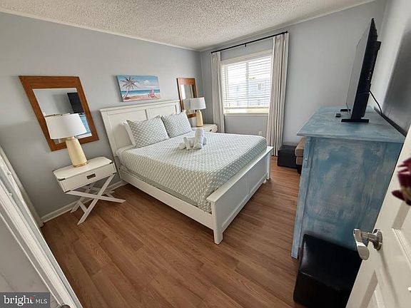3rd image of 413 Robin Dr Unit 305