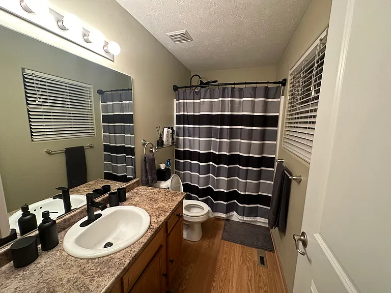 4461 N 146th Ct — Photo 12