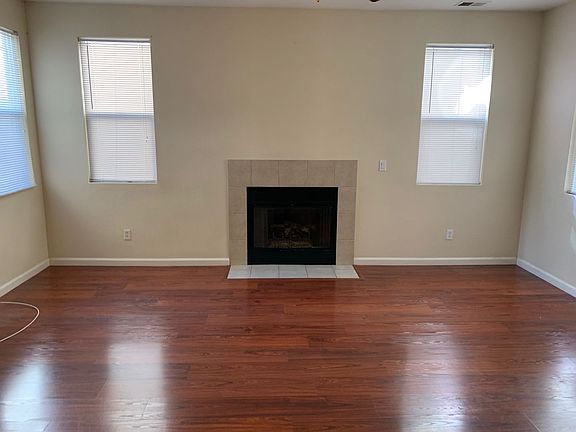 5th image of 918 Oxford Ln