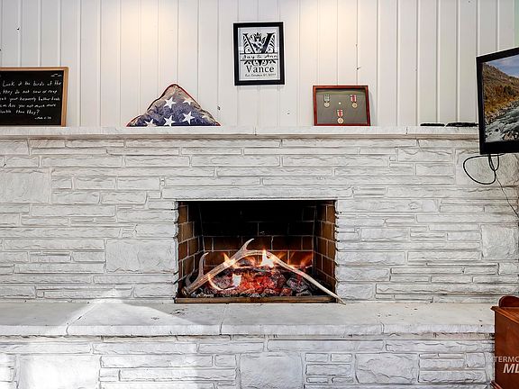 5th image of 824 Alturas Dr N