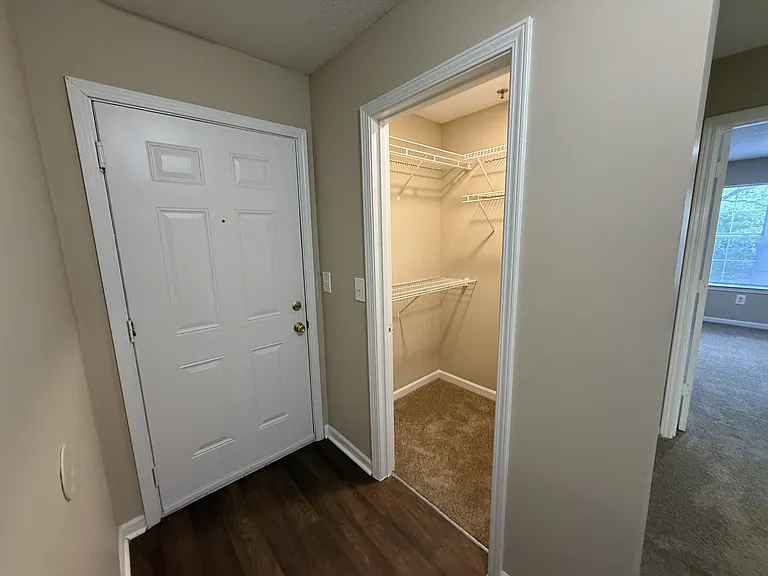 Bellewood Park Apartments — Photo 14
