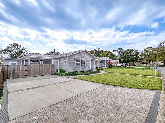 2nd image of 121 SE Gilliland Rd