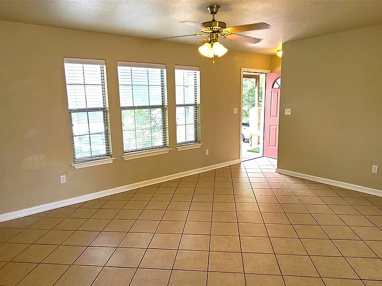 112 Sendero Dr — Photo 6