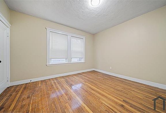 5th image of 46 Astoria St Floor 3