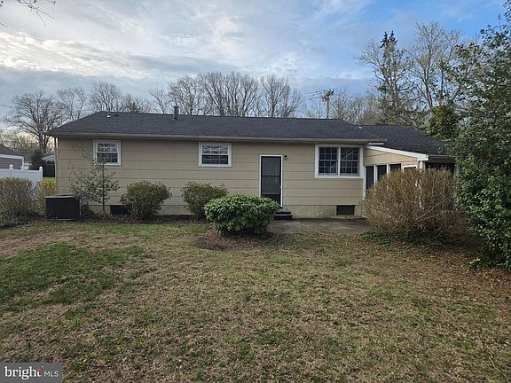 2nd image of 402 Georgetown Rd