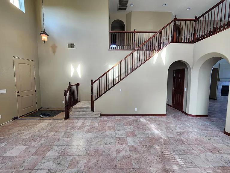 794 Newton Ct — Photo 4