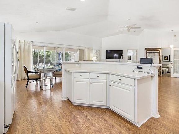 4th image of 9 SHERRINGTON DRIVE