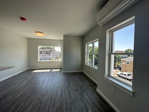 135 Waterman Ave #25