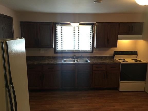 2nd image of 591 Coyne St