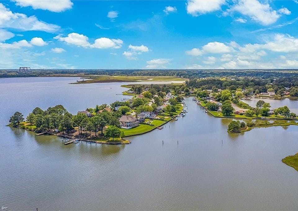 1st image of 5 Riverview Dr