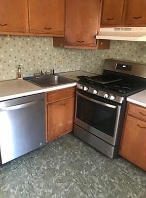 3rd image of 16 Edgelawn Ave APT 1