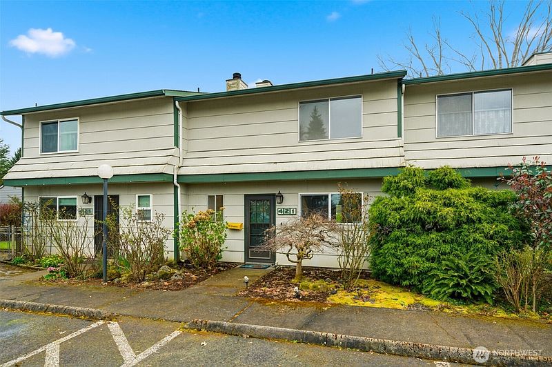 3rd image of 421 NE 105th Street
