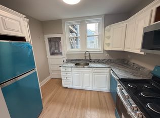 5 Randolph St #3B, Oak Park, IL 60302