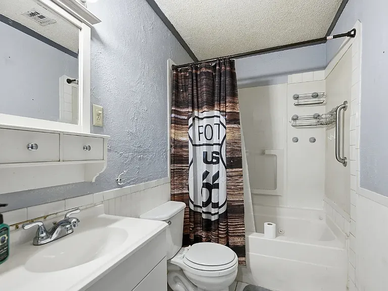 253 E Ettwein St #A1 — Photo 4