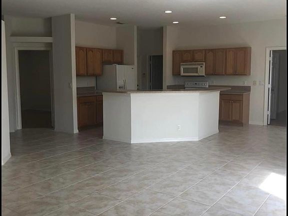 3rd image of 656 SW Chapman Ave