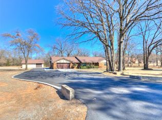 32 Janice Ln, Shawnee, OK 74801