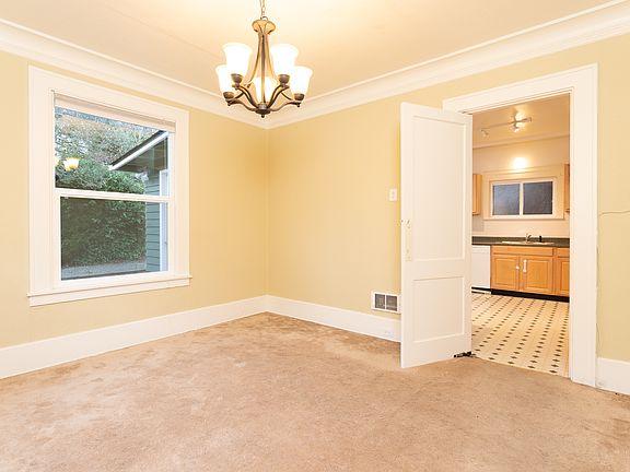 Formal Dining Room (Approx. 13'5" x 12'5")