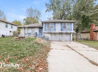 9313 Fairwood Dr, Kansas City, MO 64138