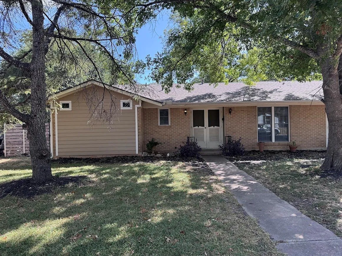 3 bed, 2.0 bath, 1161 sqft, $2,850 — Photo 3