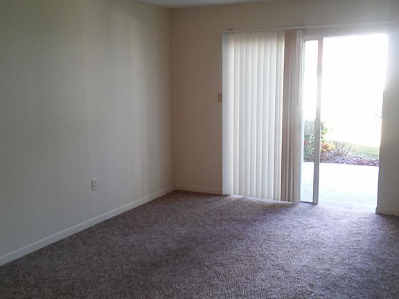 4th image of 2567 SE 15th Ave #0