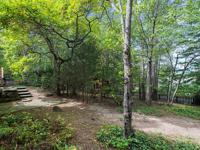 133 Blake Rd — Photo 36