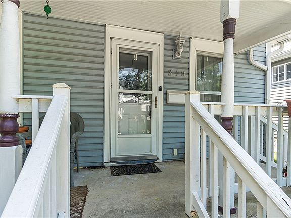 3rd image of 310 W Walnut St