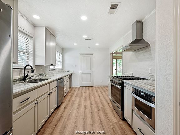 5th image of 2907 River Oaks Cir
