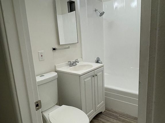 5th image of 12635 Josephine St