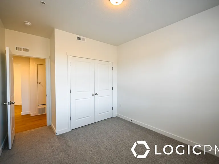 754 W Blue Magic Ln #201 — Photo 12