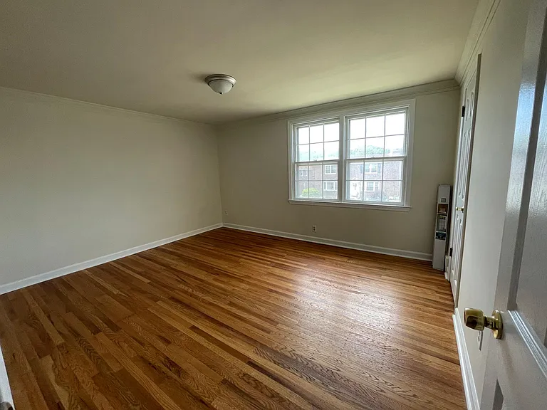 1323 Redwood Ln — Photo 10
