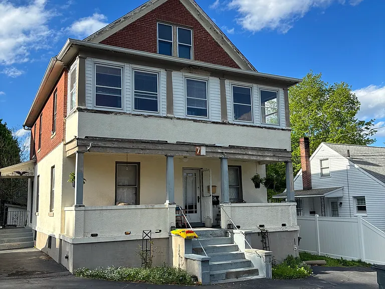 74 Roosevelt Ave — Photo 1