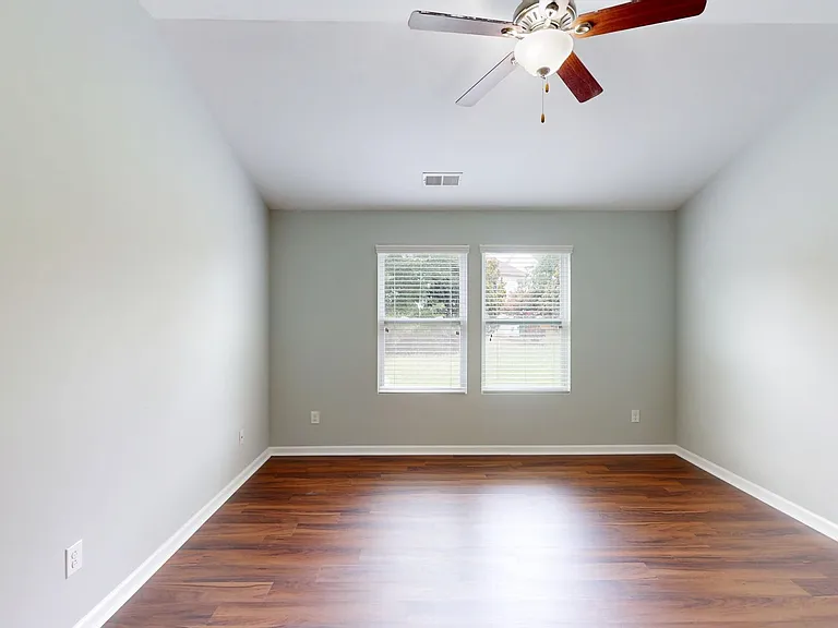 10612 Kempsford Dr — Photo 16
