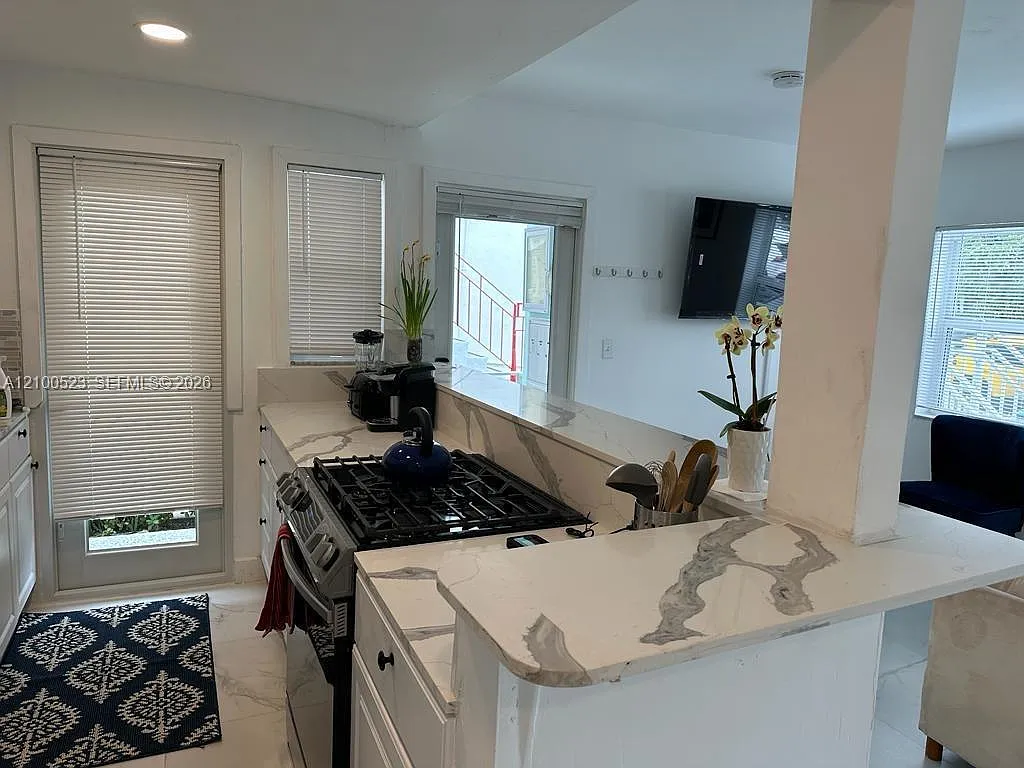 1234 Euclid Ave — Photo 3