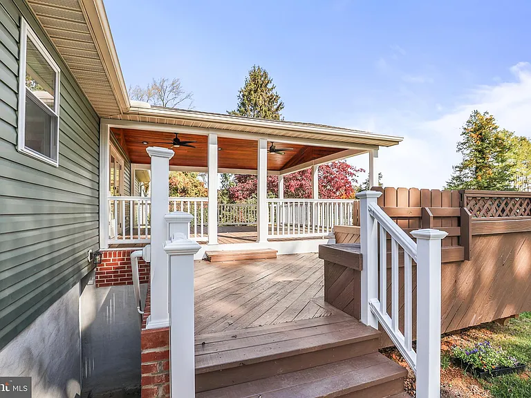 313 Windsor Ct — Photo 43