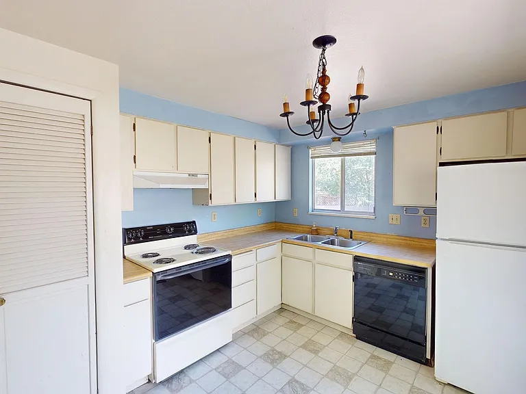 451 Loveridge Dr — Photo 31