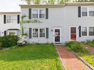 3 Greenhouse Ln, Poughkeepsie, NY 12603