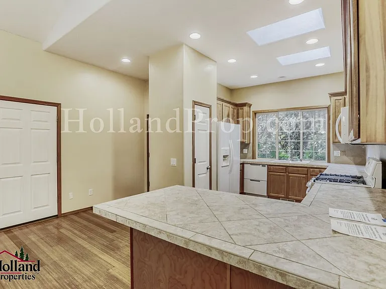 12712 SW Rocky Mountain Ct — Photo 8