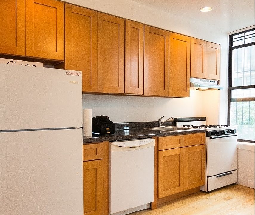 1st image of 886 Pacific St #2