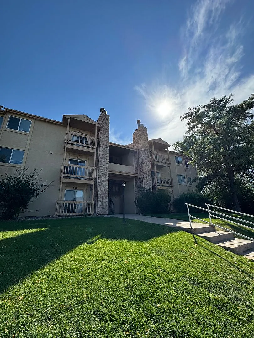 2 Bedroom, 2 Bath Condo On Southwest Side Of Colorado Springs, Move In Special — Photo 1