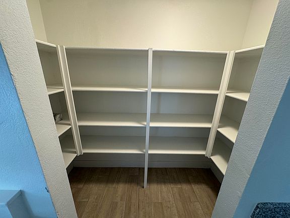 4th image of 157 W Juniper St #1