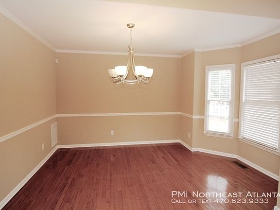 3rd image of 625 River Overlook Dr