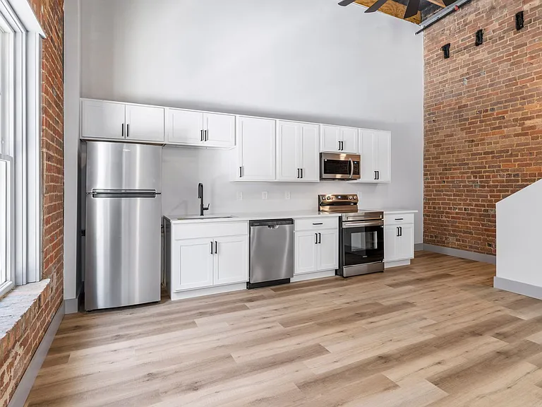213 E Main St — Photo 33