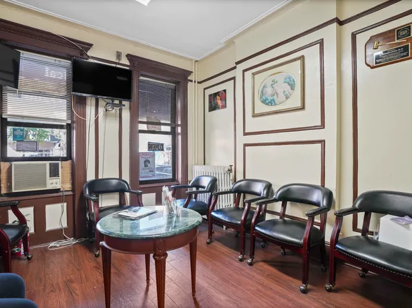 1670 Putnam Avenue image 10 of 10