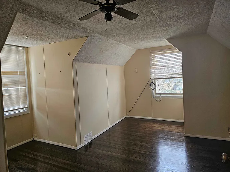 303 W Hawley St — Photo 21